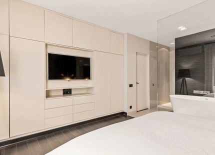LUJOSO APARTAMENTO EN PRIMERA LÍNEA DE MARINA CON VISTAS IMPRESIONANTES EN PUERTO BANÚS