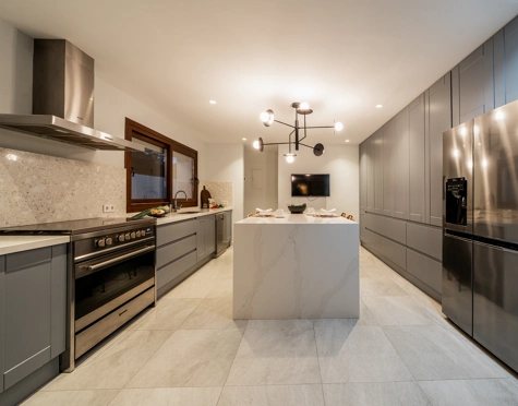 Villa for sale in Estepona