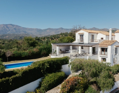 Villa for sale in Estepona