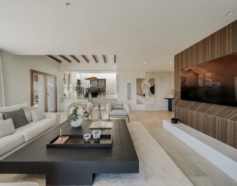 Villa for sale in Estepona