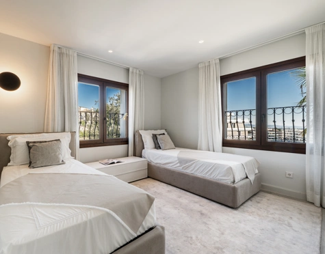 Villa for sale in Estepona