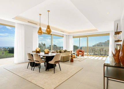 ÁTICO DÚPLEX DE LUJO EN LA MILLA DE ORO DE MARBELLA CON VISTAS EXCEPCIONALES