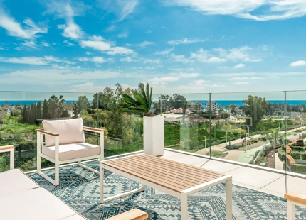 ÁTICO DÚPLEX DE LUJO EN LA MILLA DE ORO DE MARBELLA CON VISTAS EXCEPCIONALES