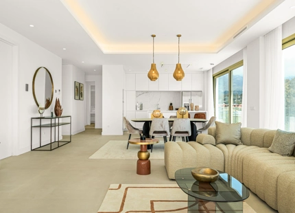 ÁTICO DÚPLEX DE LUJO EN LA MILLA DE ORO DE MARBELLA CON VISTAS EXCEPCIONALES