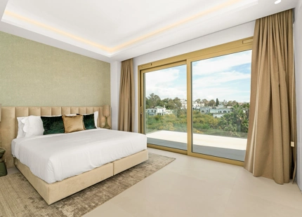 ÁTICO DÚPLEX DE LUJO EN LA MILLA DE ORO DE MARBELLA CON VISTAS EXCEPCIONALES