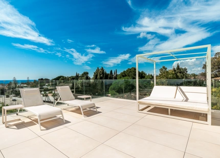 ÁTICO DÚPLEX DE LUJO EN LA MILLA DE ORO DE MARBELLA CON VISTAS EXCEPCIONALES