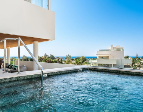 APARTAMENTO DE 3 DORMITORIOS CON PISCINA PRIVADA EN LA MILLA DE ORO DE MARBELLA
