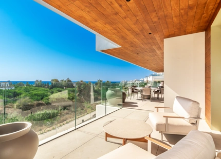 APARTAMENTO DE 3 DORMITORIOS CON PISCINA PRIVADA EN LA MILLA DE ORO DE MARBELLA