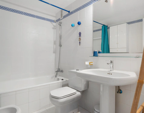 CHARMING 3-BEDROOM TOWNHOUSE IN BEACHFRONT URBANISATION IN ESTEPONA WEST