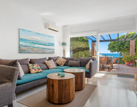 CHARMING 3-BEDROOM TOWNHOUSE IN BEACHFRONT URBANISATION IN ESTEPONA WEST