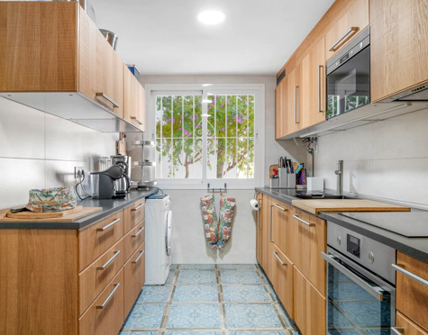 CHARMING 3-BEDROOM TOWNHOUSE IN BEACHFRONT URBANISATION IN ESTEPONA WEST