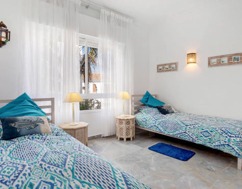 CHARMING 3-BEDROOM TOWNHOUSE IN BEACHFRONT URBANISATION IN ESTEPONA WEST