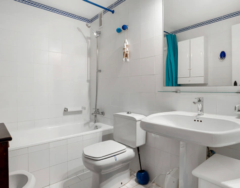 CHARMING 3-BEDROOM TOWNHOUSE IN BEACHFRONT URBANISATION IN ESTEPONA WEST