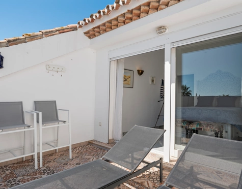 CHARMING 3-BEDROOM TOWNHOUSE IN BEACHFRONT URBANISATION IN ESTEPONA WEST