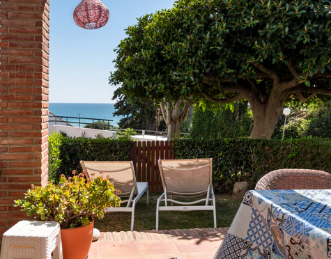 CHARMING 3-BEDROOM TOWNHOUSE IN BEACHFRONT URBANISATION IN ESTEPONA WEST
