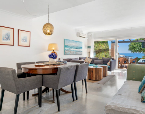 CHARMING 3-BEDROOM TOWNHOUSE IN BEACHFRONT URBANISATION IN ESTEPONA WEST