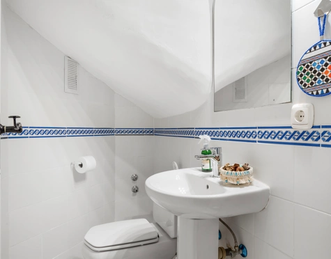 CHARMING 3-BEDROOM TOWNHOUSE IN BEACHFRONT URBANISATION IN ESTEPONA WEST