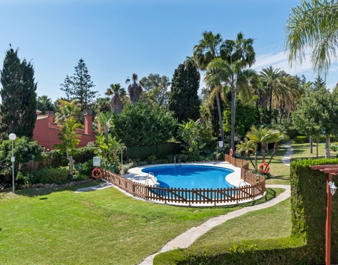 CHARMING 3-BEDROOM TOWNHOUSE IN BEACHFRONT URBANISATION IN ESTEPONA WEST