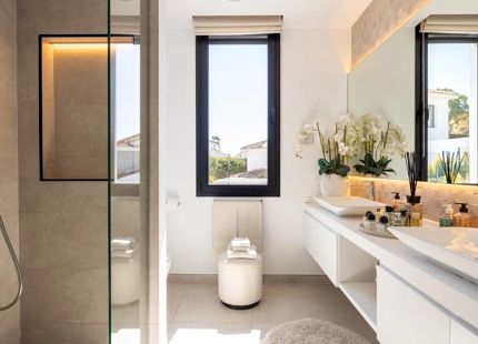VILLA CONTEMPORÁNEA CON VISTAS PANORÁMICAS EN UN ENTORNO DE GOLF EXCLUSIVO