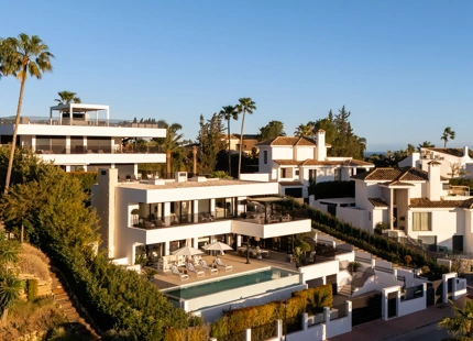 VILLA CONTEMPORÁNEA CON VISTAS PANORÁMICAS EN UN ENTORNO DE GOLF EXCLUSIVO