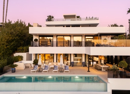 VILLA CONTEMPORÁNEA CON VISTAS PANORÁMICAS EN UN ENTORNO DE GOLF EXCLUSIVO