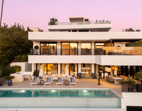 VILLA CONTEMPORÁNEA CON VISTAS PANORÁMICAS EN UN ENTORNO DE GOLF EXCLUSIVO