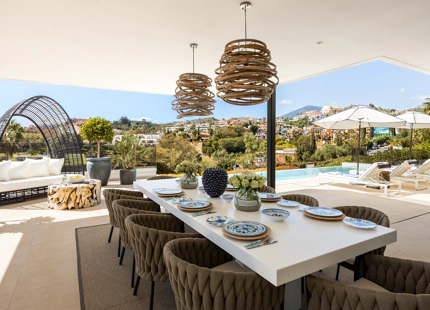 VILLA CONTEMPORÁNEA CON VISTAS PANORÁMICAS EN UN ENTORNO DE GOLF EXCLUSIVO