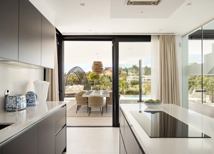VILLA CONTEMPORÁNEA CON VISTAS PANORÁMICAS EN UN ENTORNO DE GOLF EXCLUSIVO