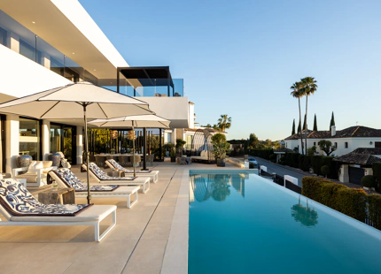 VILLA CONTEMPORÁNEA CON VISTAS PANORÁMICAS EN UN ENTORNO DE GOLF EXCLUSIVO