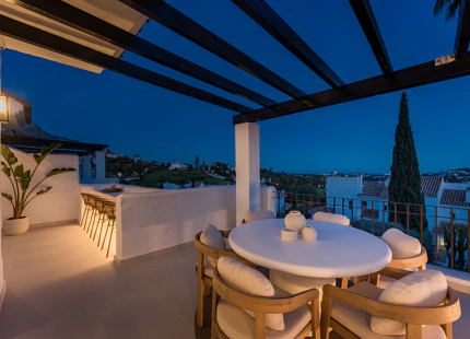 IMPRESIONANTE ÁTICO DÚPLEX EN NUEVA ANDALUCÍA CON TERRAZAS INCREÍBLES