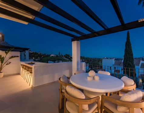 Duplex Penthouse for sale in Nueva Andalucia, Marbella