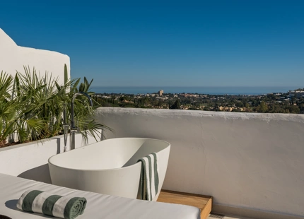 IMPRESIONANTE ÁTICO DÚPLEX EN NUEVA ANDALUCÍA CON TERRAZAS INCREÍBLES