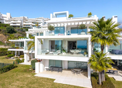LUJOSO APARTAMENTO DE 2 DORMITORIOS CON IMPRESIONANTES VISTAS AL MAR EN OJÉN