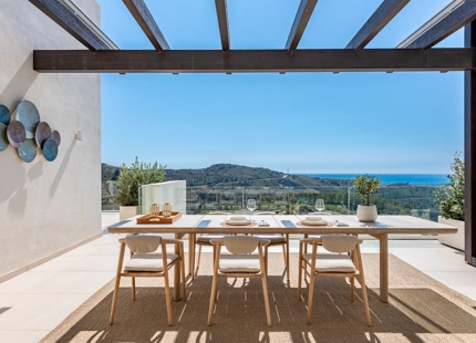 ÁTICO EXCEPCIONAL CON IMPRESIONANTES VISTAS AL MAR EN BENAHAVÍS