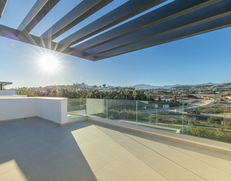 NEWLY BUILT SEMI-DETACHED TOWNHOUSE NEXT TO GOLF COURSE IN ESTEPONA