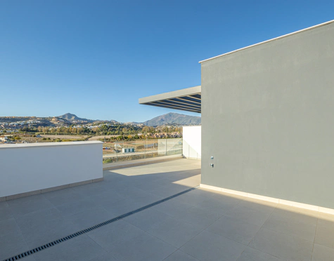NEWLY BUILT SEMI-DETACHED TOWNHOUSE NEXT TO GOLF COURSE IN ESTEPONA