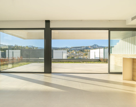 NEWLY BUILT SEMI-DETACHED TOWNHOUSE NEXT TO GOLF COURSE IN ESTEPONA