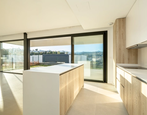 NEWLY BUILT SEMI-DETACHED TOWNHOUSE NEXT TO GOLF COURSE IN ESTEPONA