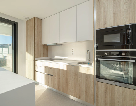 NEWLY BUILT SEMI-DETACHED TOWNHOUSE NEXT TO GOLF COURSE IN ESTEPONA