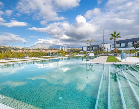 NEWLY BUILT SEMI-DETACHED TOWNHOUSE NEXT TO GOLF COURSE IN ESTEPONA