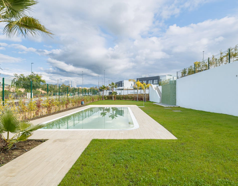 NEWLY BUILT SEMI-DETACHED TOWNHOUSE NEXT TO GOLF COURSE IN ESTEPONA