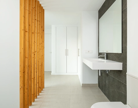 NEWLY BUILT SEMI-DETACHED TOWNHOUSE NEXT TO GOLF COURSE IN ESTEPONA
