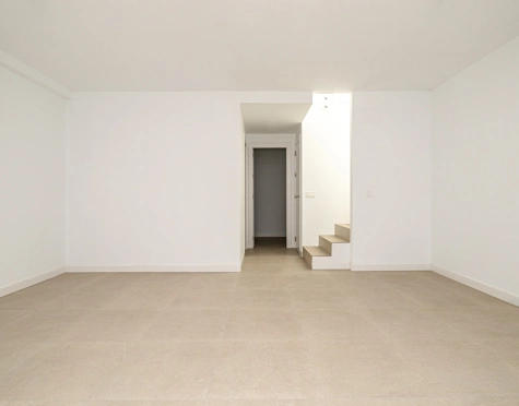 NEWLY BUILT SEMI-DETACHED TOWNHOUSE NEXT TO GOLF COURSE IN ESTEPONA