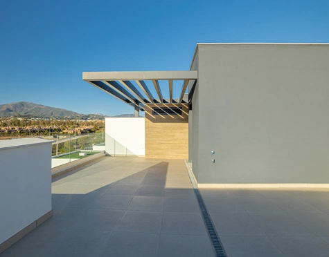 NEWLY BUILT SEMI-DETACHED TOWNHOUSE NEXT TO GOLF COURSE IN ESTEPONA