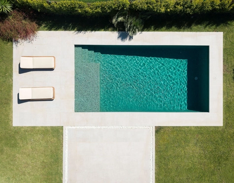 Villa for sale in Los Naranjos, Nueva Andalucia
