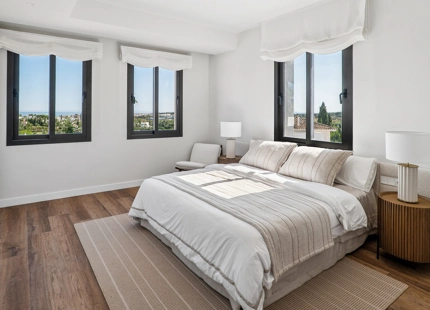 ENCANTADORA VILLA EN NUEVA ANDALUCÍA CON EXCEPCIONALES ESPACIOS EXTERIORES
