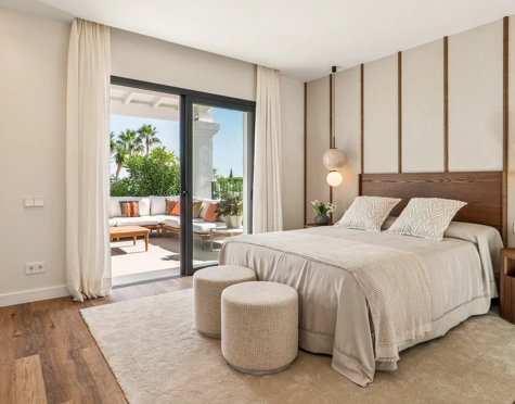 Villa for sale in Los Naranjos, Nueva Andalucia