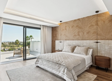 ENCANTADORA VILLA EN NUEVA ANDALUCÍA CON EXCEPCIONALES ESPACIOS EXTERIORES