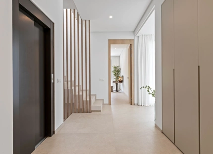ELEGANTE VILLA DE LUJO DE 6 DORMITORIOS EN BENAHAVÍS – COMPLETAMENTE AMUEBLADA
