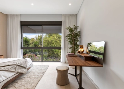 ELEGANTE VILLA DE LUJO DE 6 DORMITORIOS EN BENAHAVÍS – COMPLETAMENTE AMUEBLADA